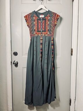 Johnny Was Biya Embroidered Short Sleeve Maxi Dress Grey size small
